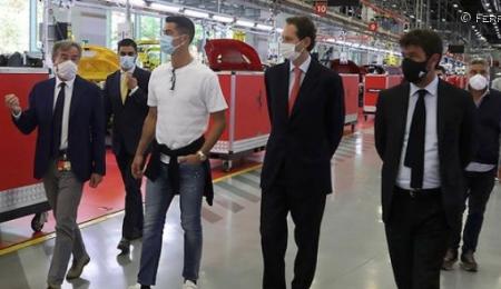 Cristiano Ronaldo paseó por Maranello y se llevó una Ferrari