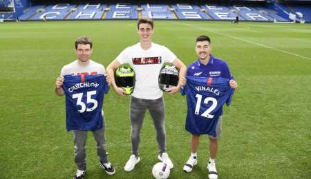 Crutchlow y Viñales visitaron el estadio del Chelsea