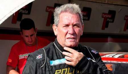 Pasó medio año de una gran piña, ahora se vuelve a subir al auto