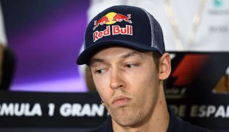 Tensa conferencia de prensa en España