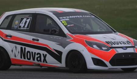 Donzino va con el Fiesta mientras espera al Etios