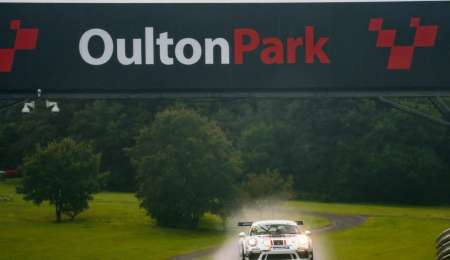 Dorian Mansilla entrenó bajo la lluvia en Oulton Park