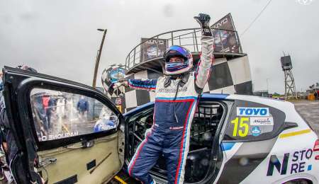Superturismo: Victoria bajo la lluvia de Enrique Maglione
