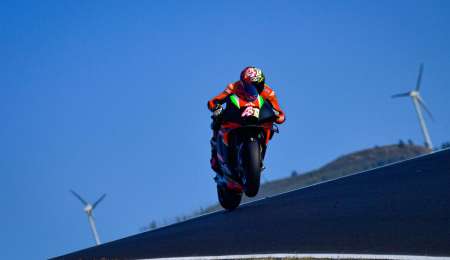 Espargaró y Aprilia aceleraron en el primer día de test en Portimao