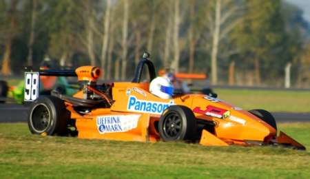 Esteban Fernández fue contundente en la Fórmula 4 Nueva Generación