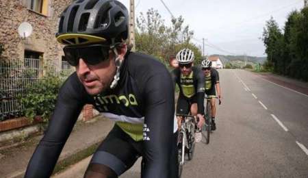 Alonso fue atropellado por un auto mientras andaba en bicicleta