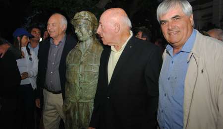 Colocarán un busto de Fangio en la Costa Marplatense