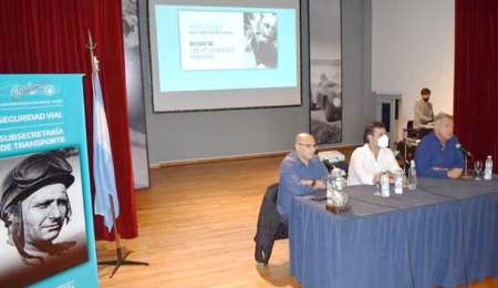 Una campaña de educación Vial con la imagen de Fangio