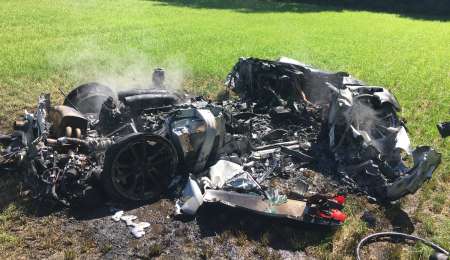 Compró una Ferrari y en una hora la dejó así