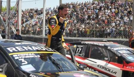 Renault confirmó a Damián Fineschi en el Súper TC2000