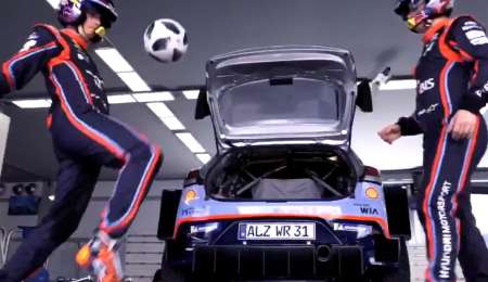 La fiebre del mundial de fútbol llegó al WRC