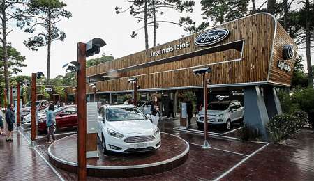 Carburando playa: Stand Ford