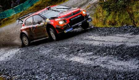 Ogier ya está segundo y presiona a Meeke en Gales