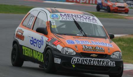 Danilo Gil va en búsqueda del campeonato en clase 2