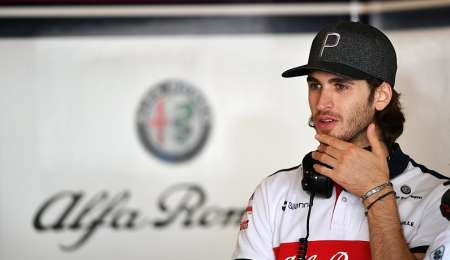 Giovinazzi seguirá en Alfa Romeo