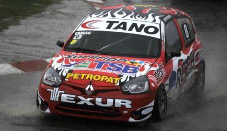 Grasso bajo la lluvia