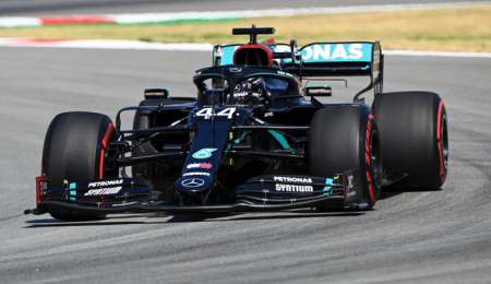 Hamilton encabezó el último entrenamiento en España