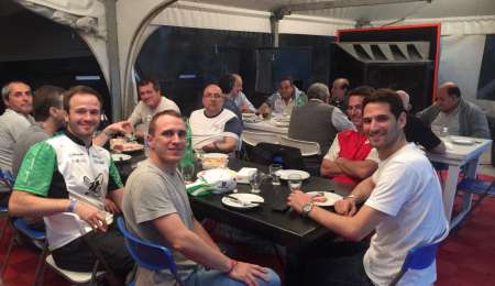 Una cena, de poca camaradería