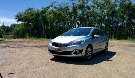 El renovado 408 combina estilo y elegancia