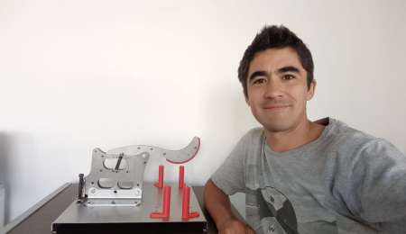 El Ingeniero Diego Montero trabaja en la creación de un respirador 