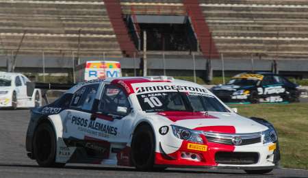 Azar comenzó derecho el viernes en Buenos Aires