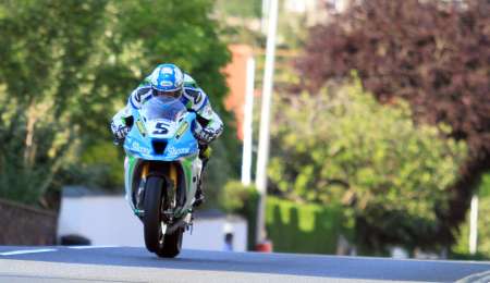 TT de la Isla de Man: Harrison rompe la marca de los 17 minutos