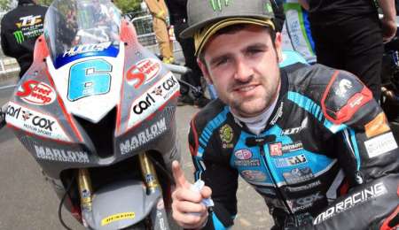 Michael Dunlop gana otra vez en el TT de la Isla de Man