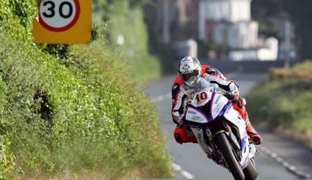 Hickman gana en la última carrera del TT de la Isla de Man
