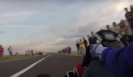 El desafío entre un BMW y un karting 