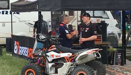 Koolen, el CEO Booking, le pega a Sainz, a Terranova y al Dakar