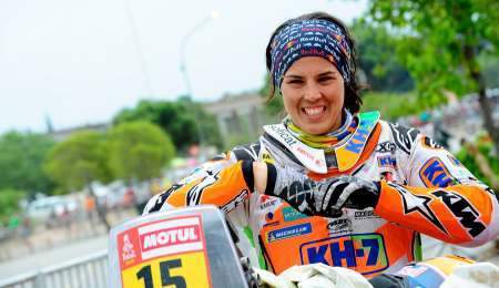 Laia Sanz sigue con KTM por otros dos años