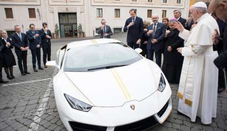 Más de 20 millones por el Lamborghini del Papa Francisco