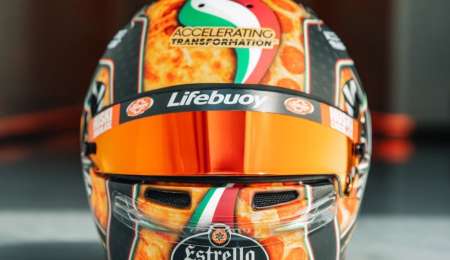 Varios pilotos con cascos personalizados en el GP de Italia