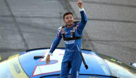 Nascar: Otra aplastante victoria de Larson y Chevrolet en Kansas