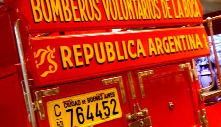 La autobomba que viajó desde la Boca y se luce en Le Mans