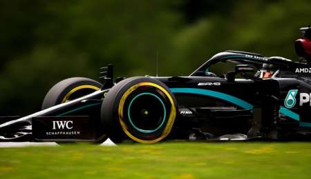 Mercedes y Hamilton siguen dominando en Austria