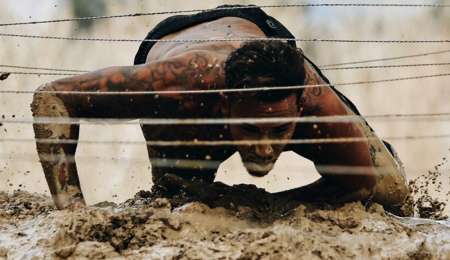 Lewis Hamilton hace "Mud Running"