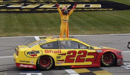 Nascar en tierra y una "Rebanada" de Logano