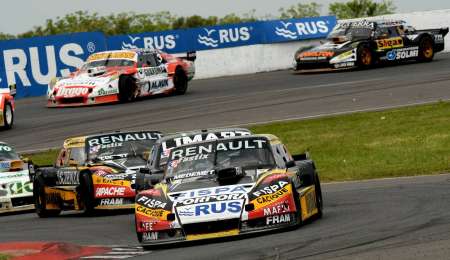 Torino con pocos autos, pero buenos