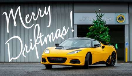 Merry Driftmas, el saludo de Lotus por navidad