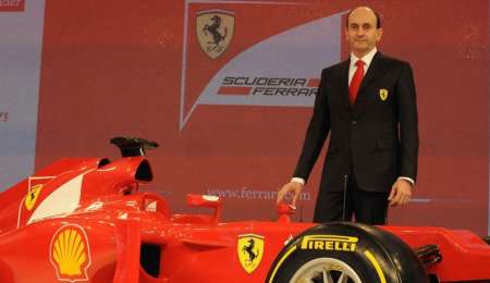 Un motorista de Fórmula 1 trabaja para Aprilia