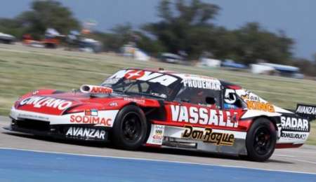 Rossi sigue adelante