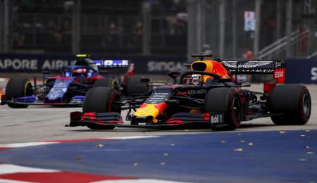 Max Verstappen arrancó adelante en Singapur