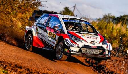 Kris Meeke arriba en el Shakedown del Rally de España