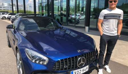 Valtteri Bottas se desprende de su Mercedes 