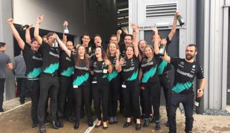 Mercedes premia a sus empleados