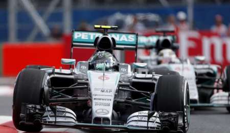 Mercedes encabeza el último entrenamiento