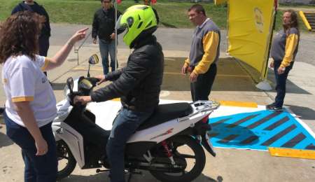 Clínica de conducción segura de motos en el Autódromo