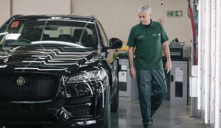 "Mou" supervisa la construcción de su Jaguar