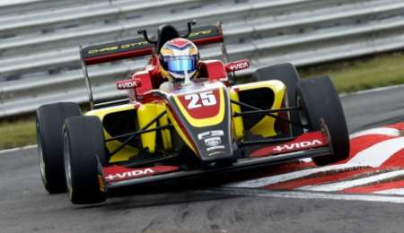 Nicolás Varrone y un comienzo complicado en la F3 Británica 